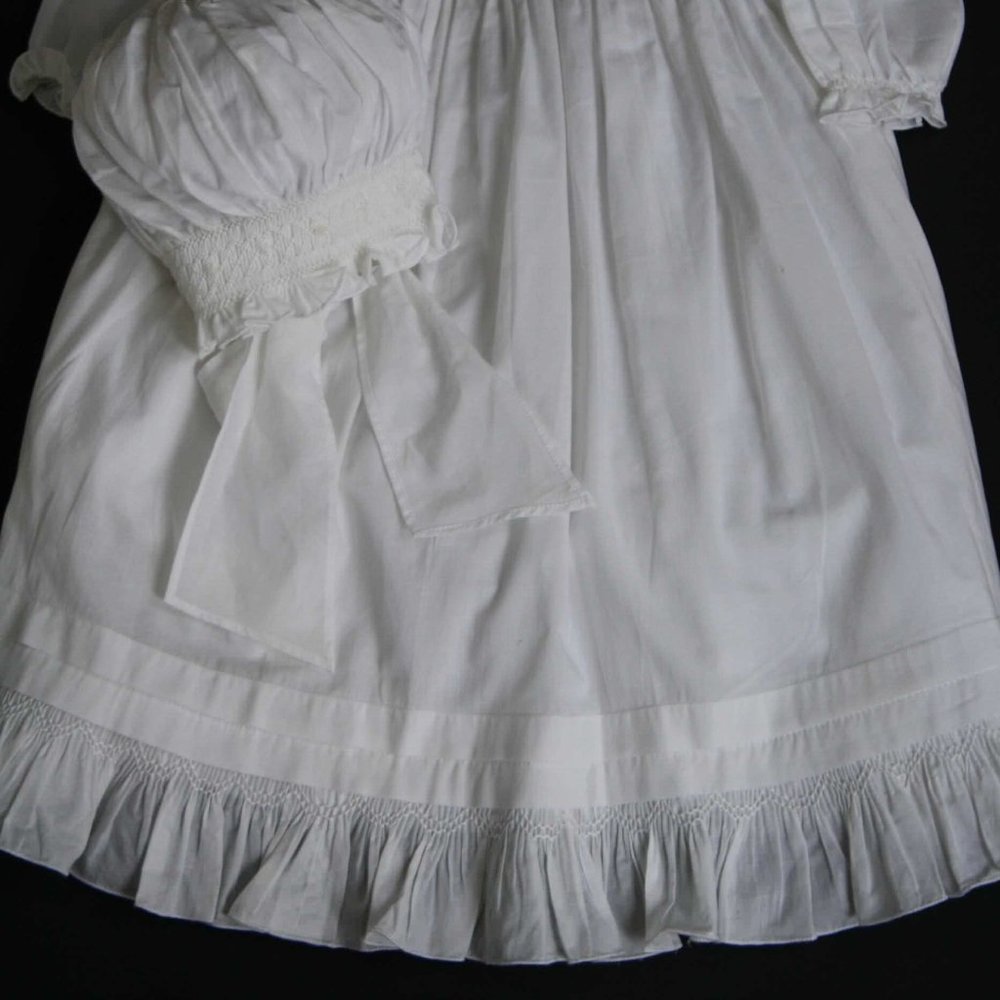 Girls Baptismal Gown 100% Cotton Hand Smocked with bonnet. - Picture 5 of 5